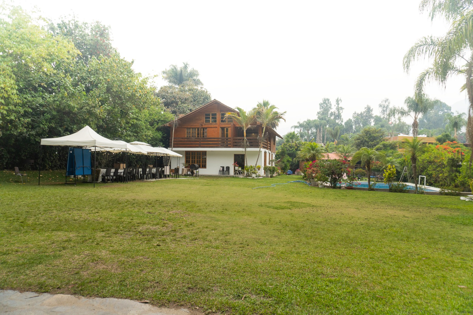 Jardín y casa