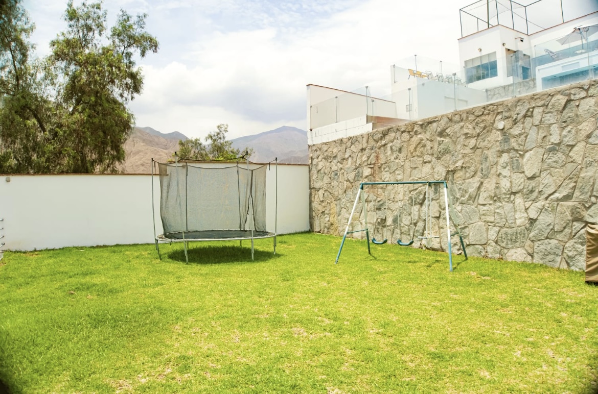 Jardín con juegos