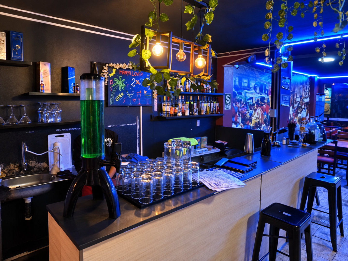Barra del segundo nivel de Manya Chicken Grill
